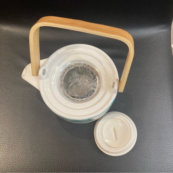 DAVID’S TEA Never Used Green Leaf Motif Gold Accent Wood Handle Tea  Pot - Picture 2 of 15